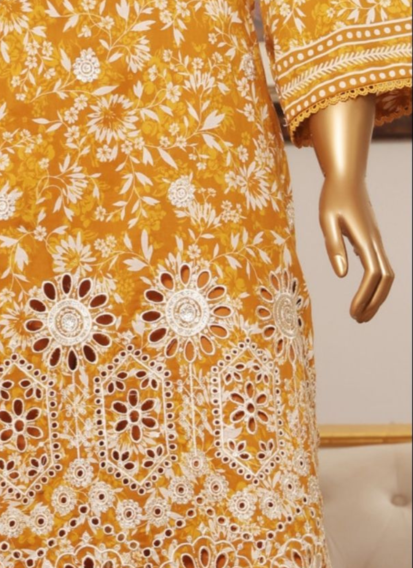 Riwayat Premium 3P Lawn Suit Embroidered